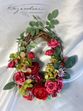 画像1: アーティシャルフラワーの、つるバラのオーバルリース＊バラのガーデンのようなリース＊ドア飾りに (1)