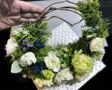 画像2: 国産の蔓を使った、ペールトーンのリース＊玄関で優しくお客様をお迎えしてくれます＊造花 (2)